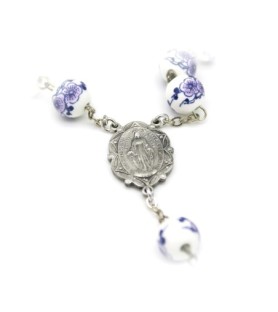 Rosario in argento 925 con grani da 10 mm in vetro bianco smaltato con motivi floreali