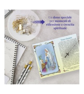 Opuscolo di 24 pagine con la novena a Nostra Signora di Lourdes, illustrazioni a colori e rosario in vetro incluso