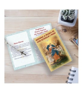 Opuscolo di 16 pagine con la novena alla Madonna che scioglie i nodi, illustrazioni a colori e rosario in vetro incluso