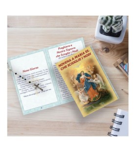 Opuscolo di 16 pagine con la novena alla Madonna che scioglie i nodi, illustrazioni a colori e rosario in vetro incluso